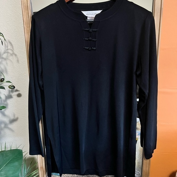 Exclusively Misook women’s tunic with mandarin collar and shoulder pads - Picture 4 of 9